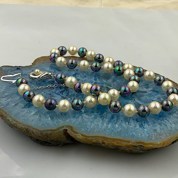 16” Cultured White Pearls & Peacock Colored Cultured Pearls With 925 Clasp - Picture 8 of 10